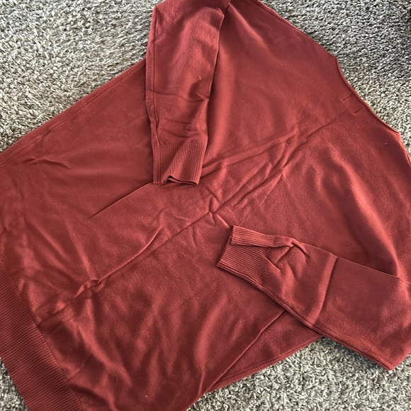Women’s oversized burgundy long sleeve sweater size small/medium - Picture 5 of 6